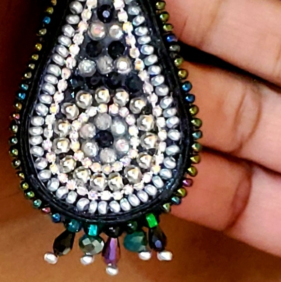 "Green Aphrodisiac" dangle earrings - Picture 3 of 3